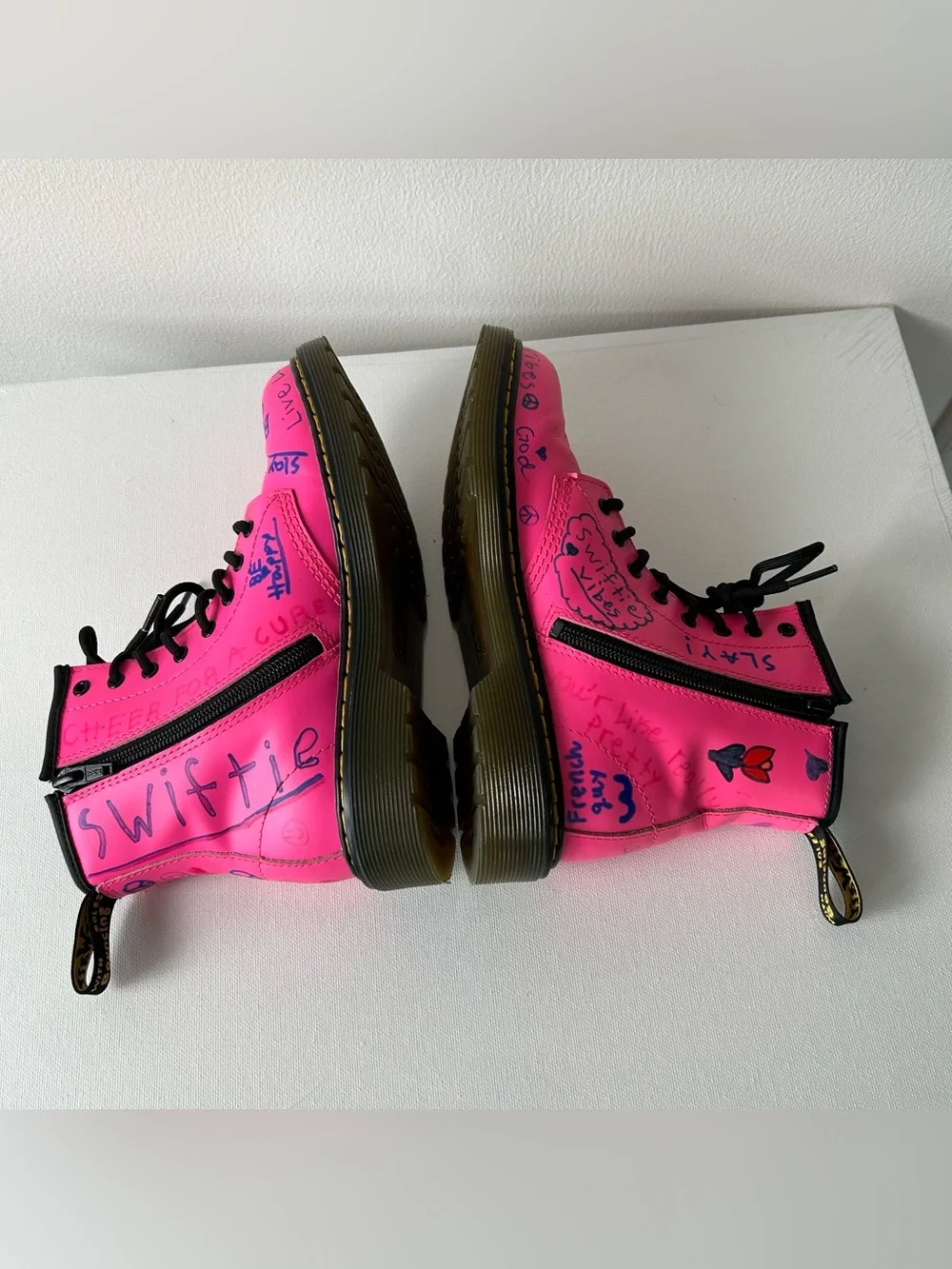 Dr Martens Girls Hot Pink Combat Boots Size 3US Lace Up Graphic Side Zip 1460J